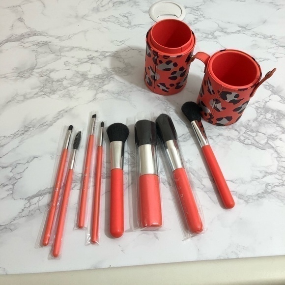 BH Cosmetics Makeup Brushes and Travel Container - Picture 1 of 3